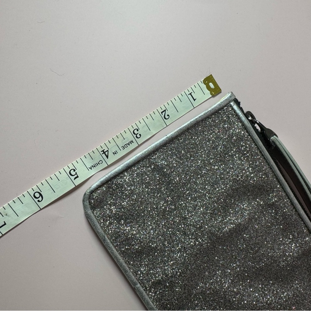 Henri Bendel Flat As A Pancake-Glitter Wristlet (NWT) - Picture 10 of 13